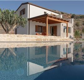 3 bedroom villa with pool near Castellamarre del Golfo, sleeps 5